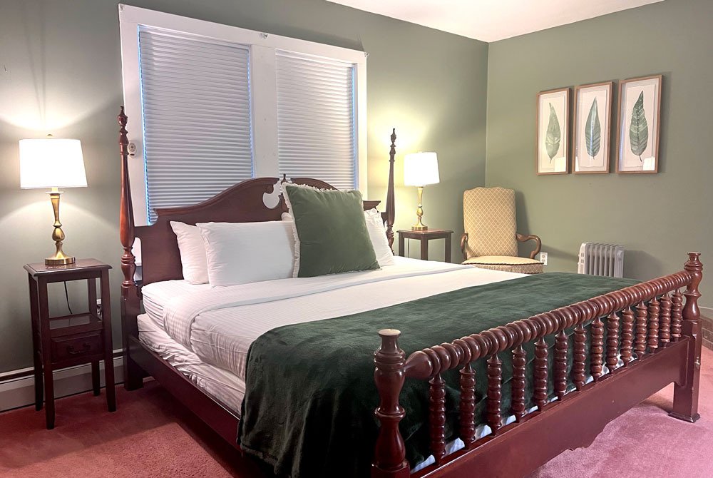 The Nutmeg Vermont Room 5A king bed
