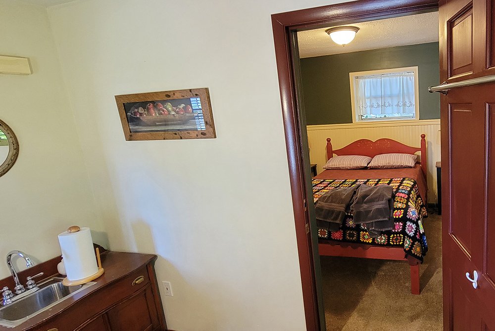 An example room accommodations in bed and breakfast inn in Lancaster, PA.