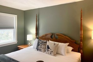 room 5B king bed