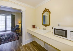 Bathroom vanity