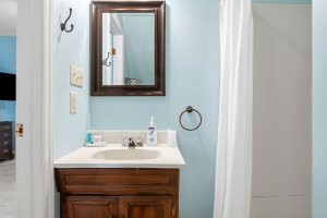 Bathroom vanity