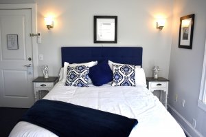 End view of bed