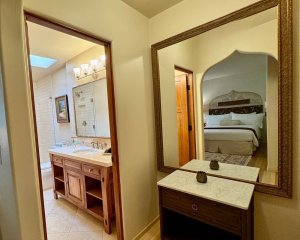 Bathroom vanity