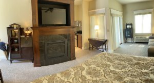 Trundle bed between two lamps