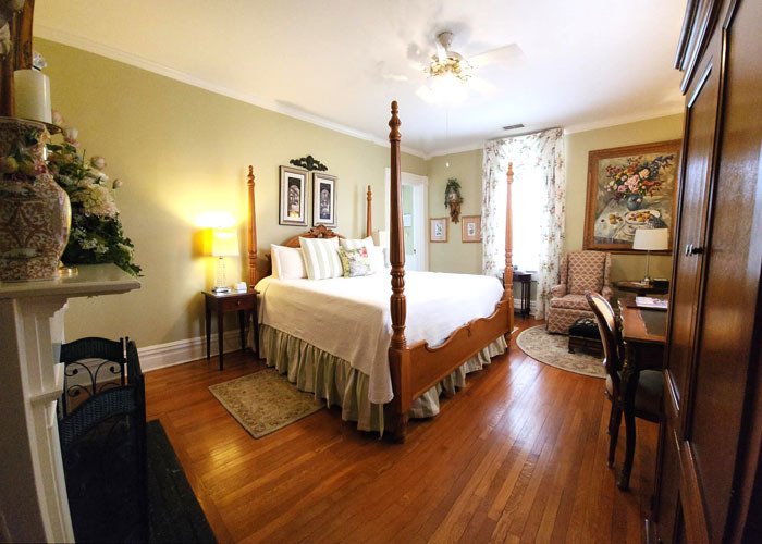 Four poster bed