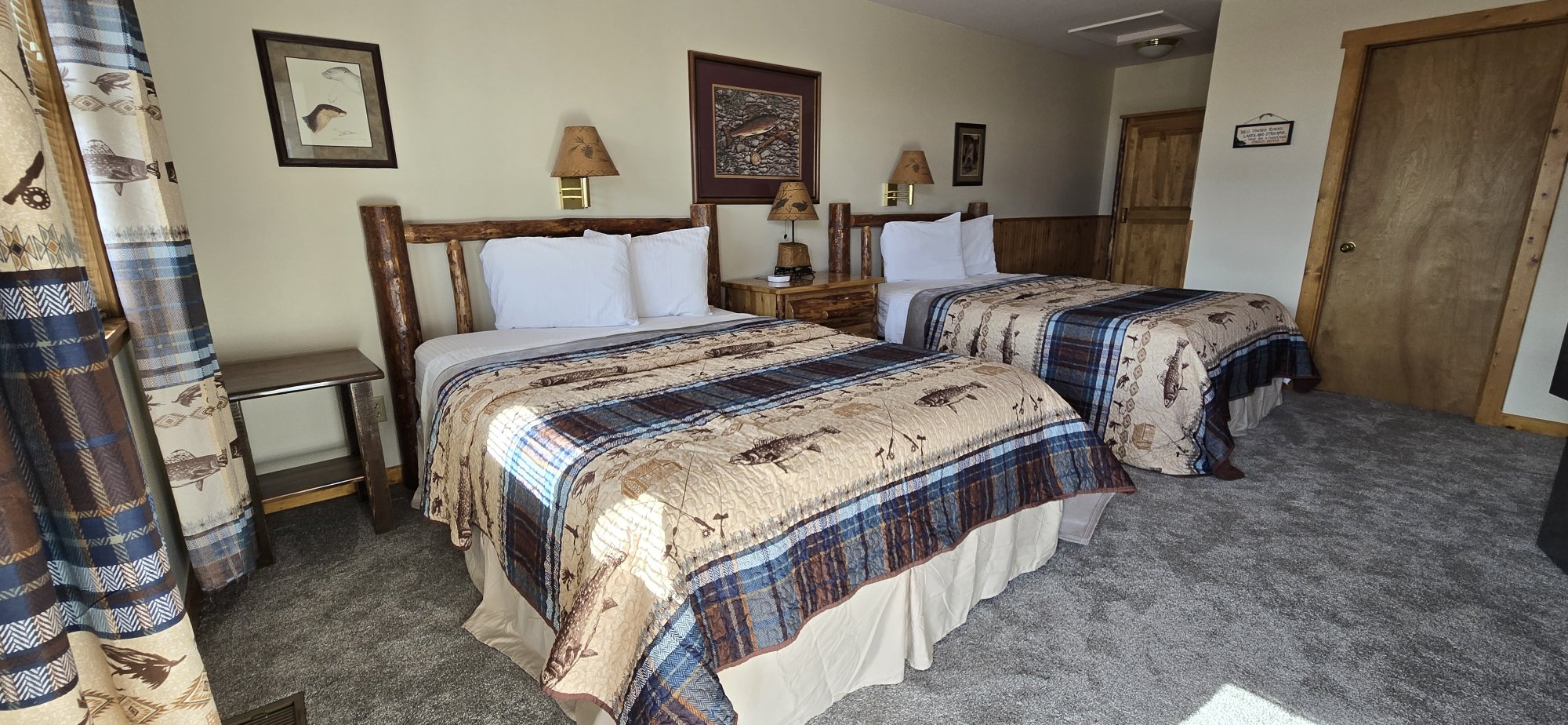 Guest Rooms at Yellowstone Basin Inn in Gardiner, Montana