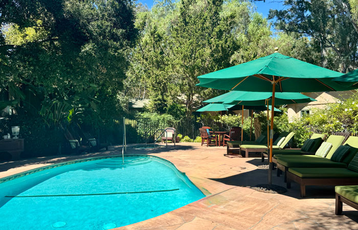 An outdoor pool and hot tub